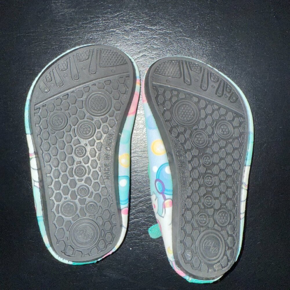 Water Shoes Unicorn Aqua Blue Non-Slip Kids 5.5 - Picture 3 of 3